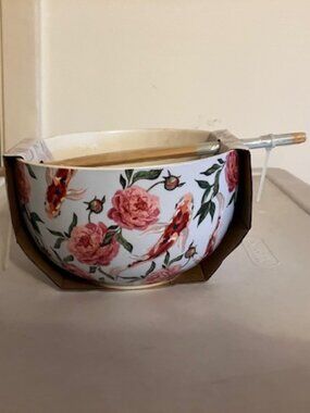 NWT Noodle Bowl and Chopsticks Set